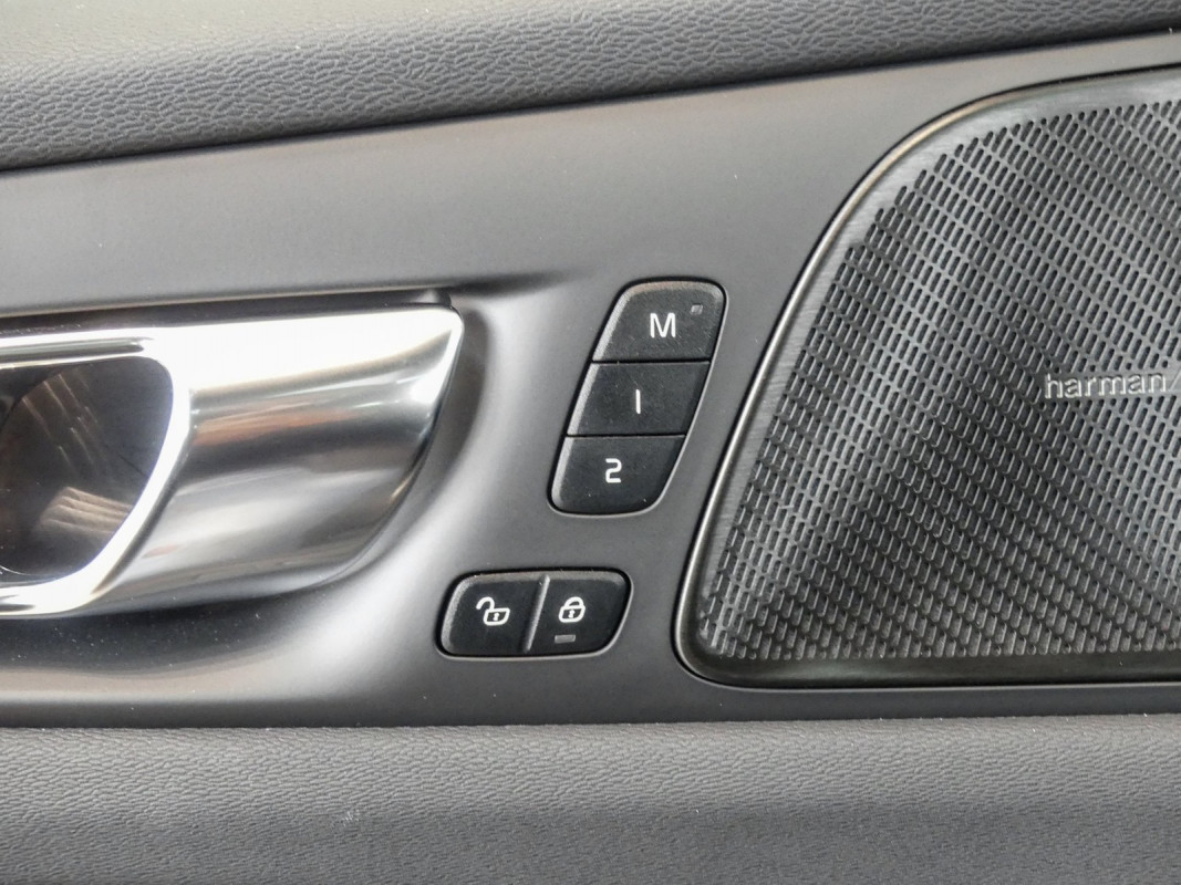 Volvo S60 T8 Recharge - Limousine - Schwarz - Gebrauchtwagen - Bild 15