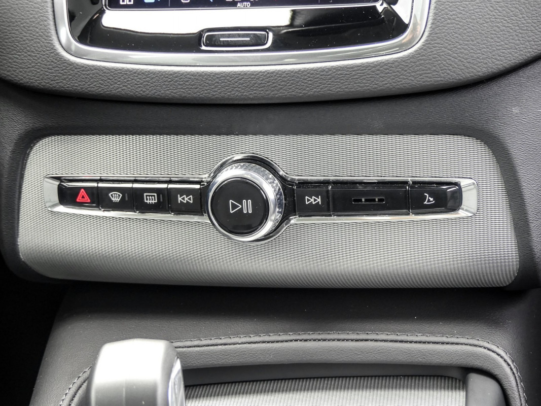 Volvo XC90 B5 (D) AWD - SUV/Off-road - Weiss - Gebrauchtwagen - Bild 11