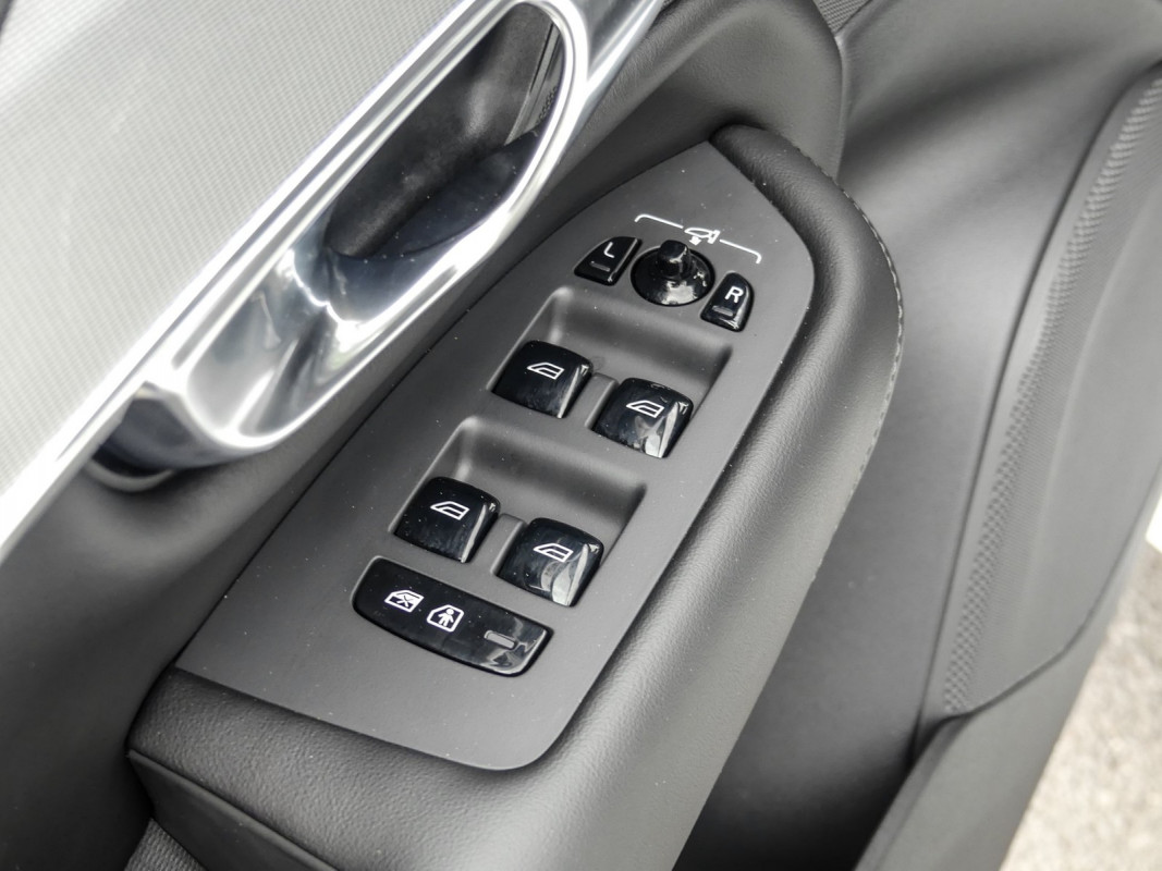 Volvo XC90 B5 (D) AWD - SUV/Off-road - Weiss - Gebrauchtwagen - Bild 14