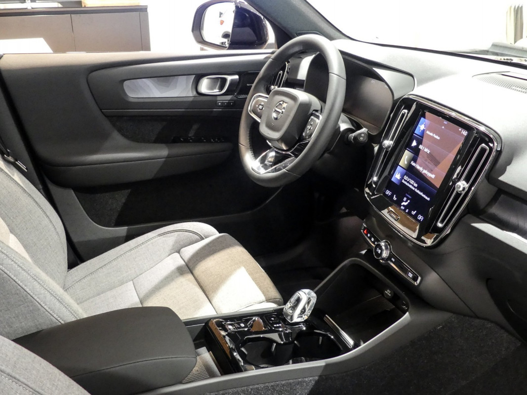 Volvo XC40 T5 Recharge - SUV/Off-road - Schwarz - Neuwagen - Bild 3