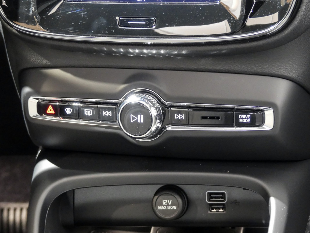 Volvo XC40 T5 Recharge - SUV/Off-road - Schwarz - Neuwagen - Bild 8