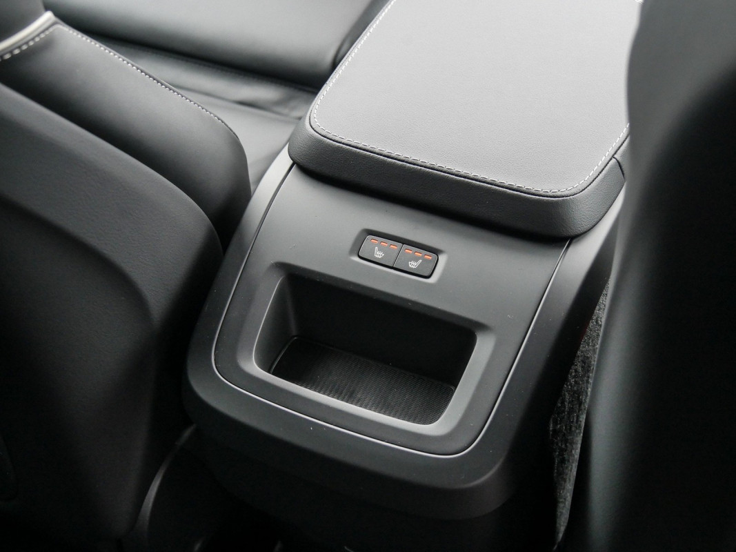Volvo XC90 B5 (D) - SUV/Off-road - Schwarz - Gebrauchtwagen - Bild 12