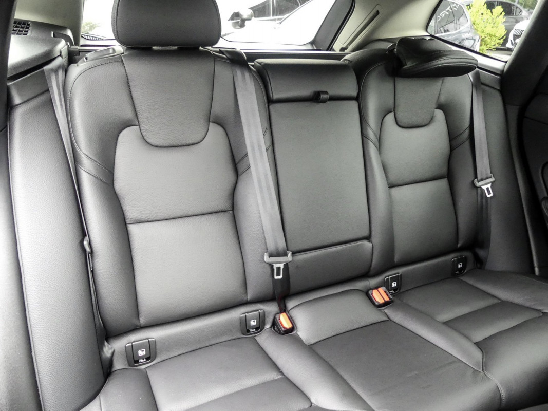 Volvo XC60 B5 (D) AWD - SUV/Off-road - Grau - Gebrauchtwagen - Bild 5