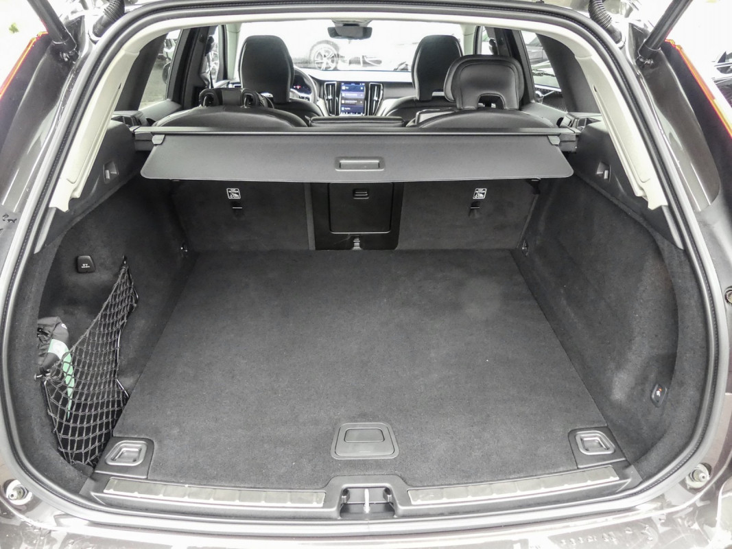 Volvo XC60 B5 (D) AWD - SUV/Off-road - Grau - Gebrauchtwagen - Bild 12