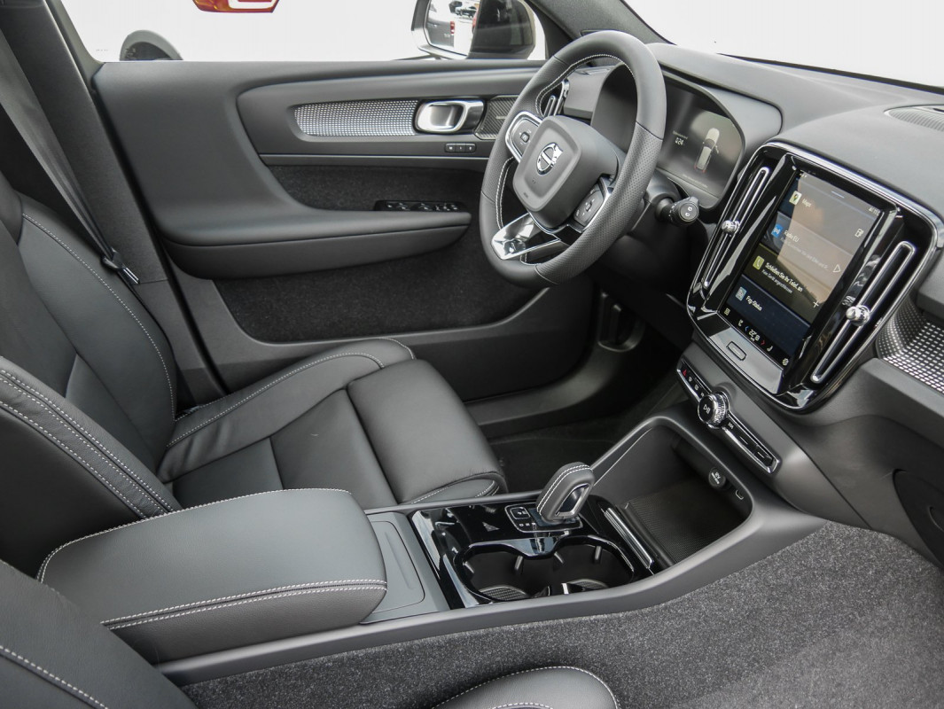 Volvo XC40 Recharge Pure Electric - SUV/Off-road - Weiss - Gebrauchtwagen - Bild 5
