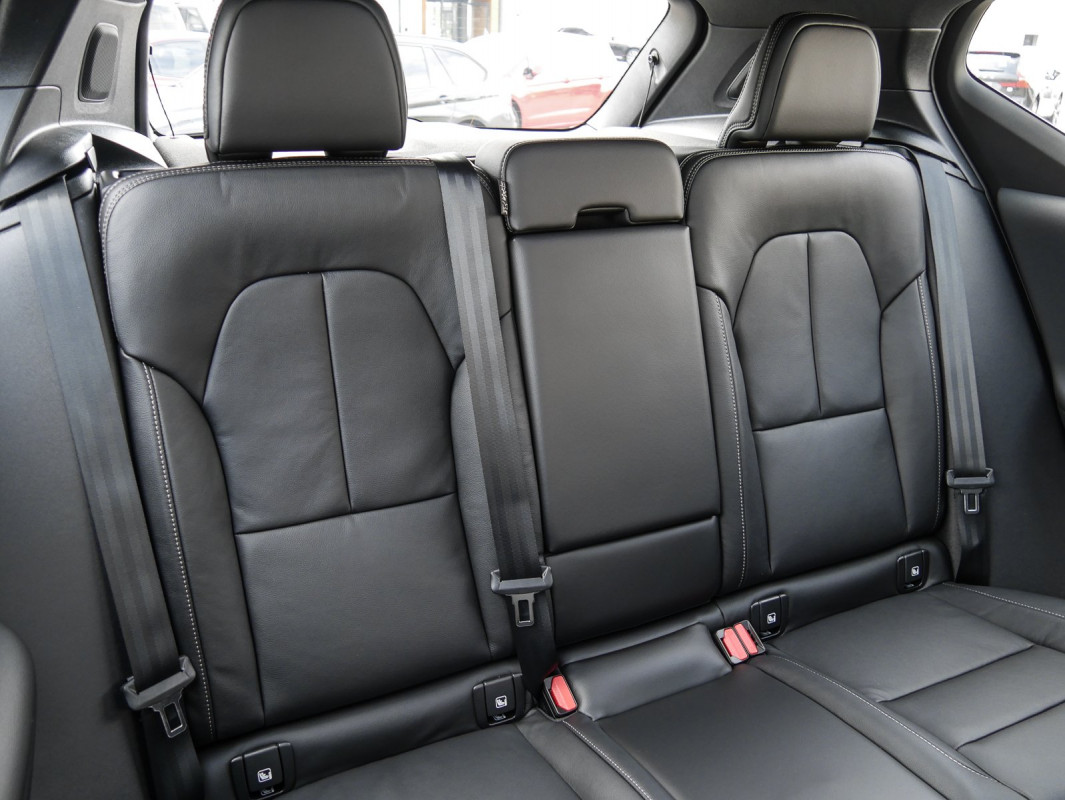 Volvo XC40 Recharge Pure Electric - SUV/Off-road - Weiss - Gebrauchtwagen - Bild 6