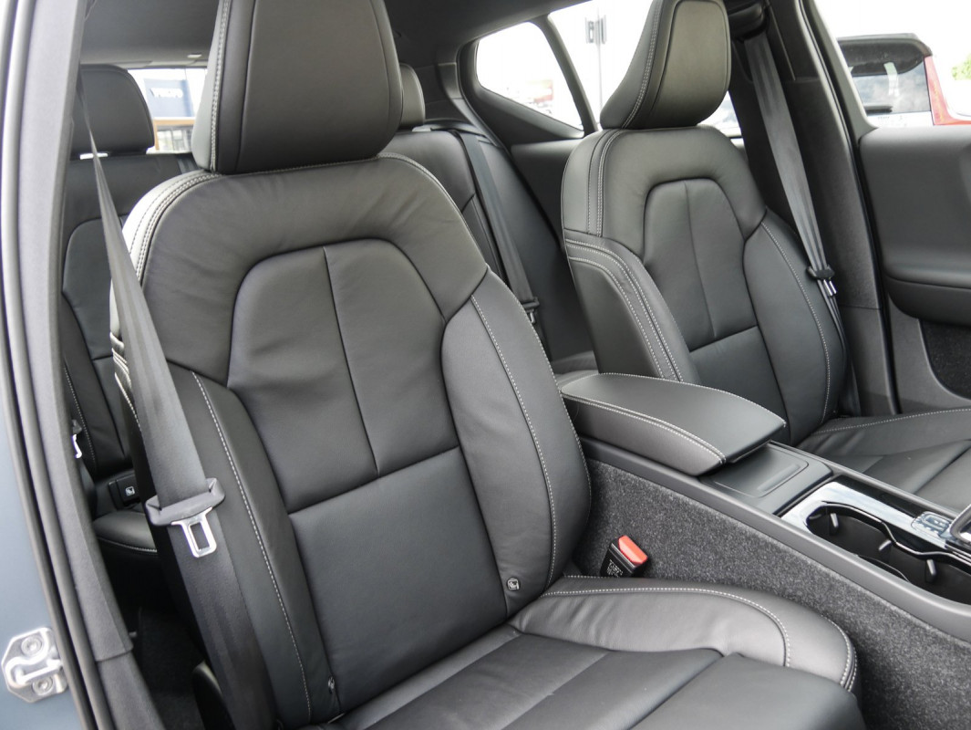 Volvo XC40 Recharge Pure Electric - SUV/Off-road - Weiss - Gebrauchtwagen - Bild 7