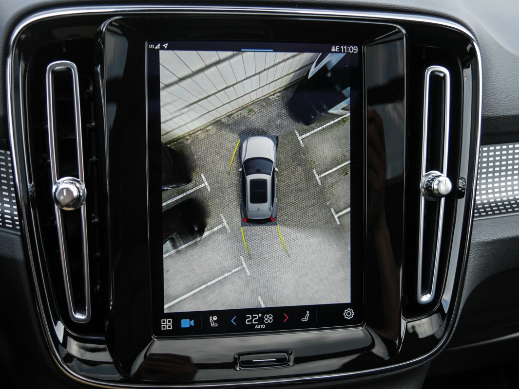 Volvo XC40 Recharge Pure Electric - SUV/Off-road - Weiss - Gebrauchtwagen - Bild 11