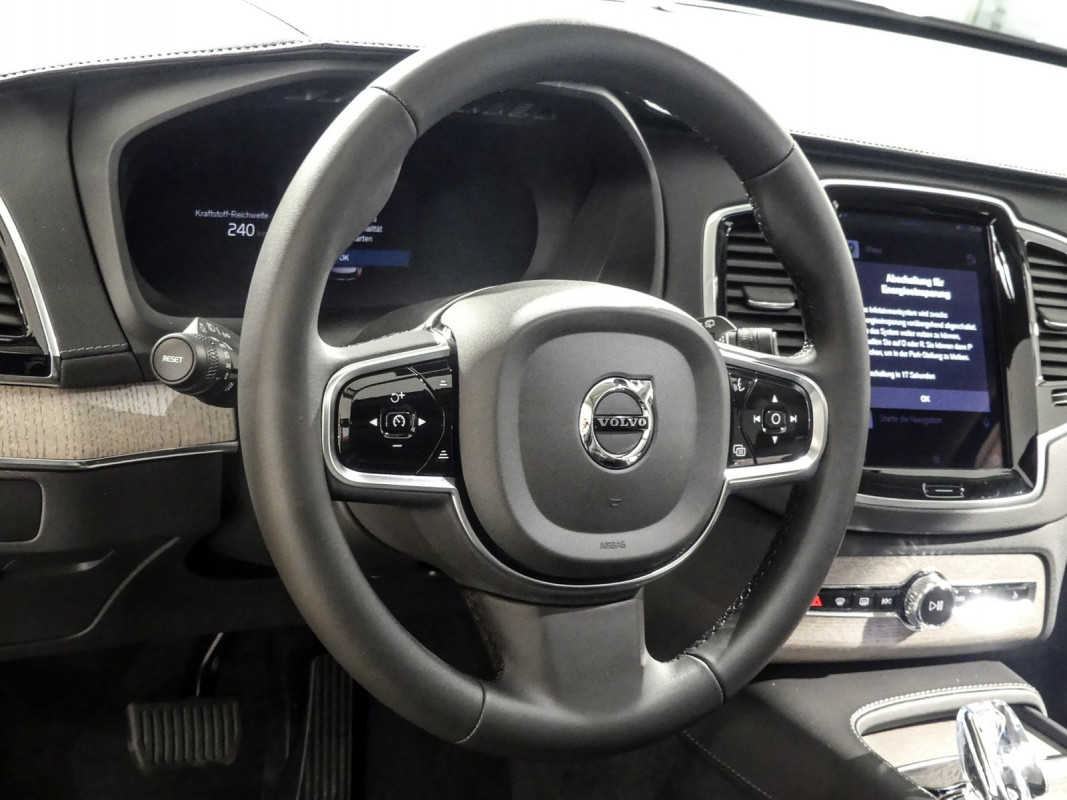 Volvo XC90 B5 (B) - SUV/Off-road - Schwarz - Neuwagen - Bild 13