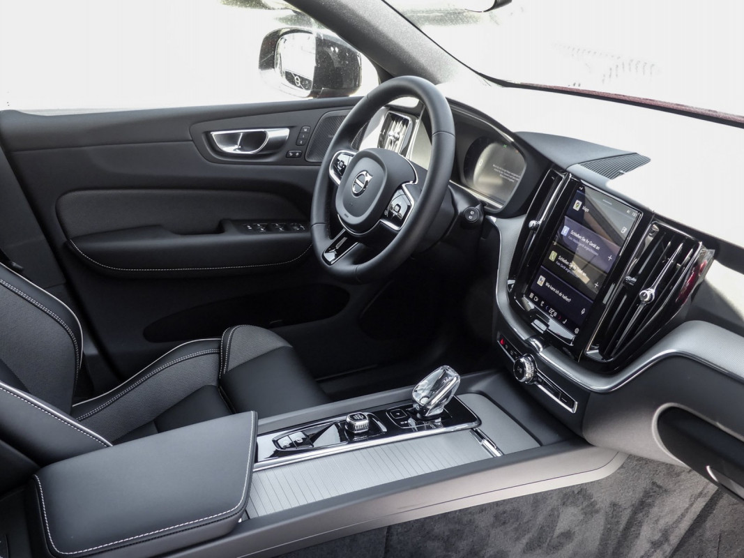 Volvo XC60 Recharge T6 AWD - SUV/Off-road - Rot - Neuwagen - Bild 3