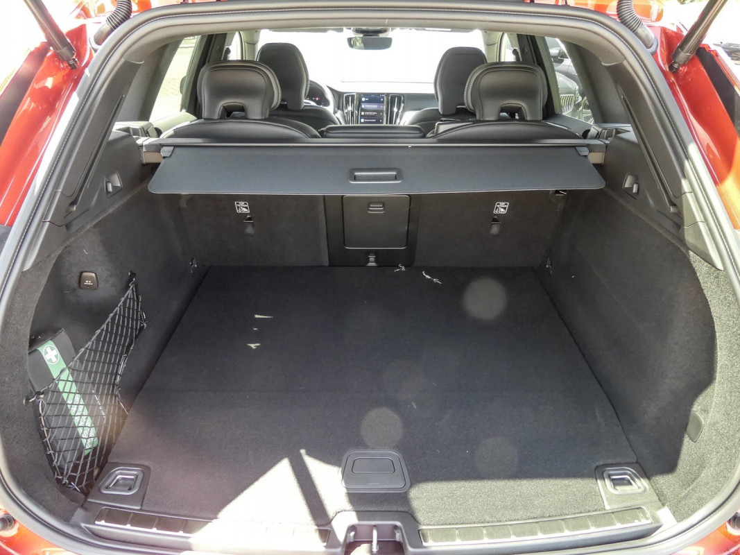 Volvo XC60 Recharge T6 AWD - SUV/Off-road - Rot - Neuwagen - Bild 10