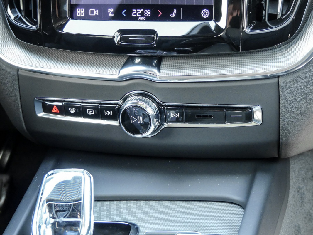 Volvo XC60 Recharge T6 AWD - SUV/Off-road - Blau - Neuwagen - Bild 8