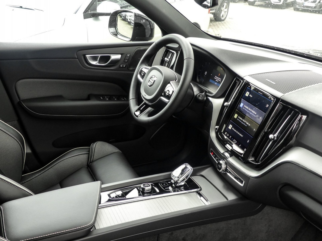 Volvo XC60 Recharge T6 AWD - SUV/Off-road - Schwarz - Neuwagen - Bild 3