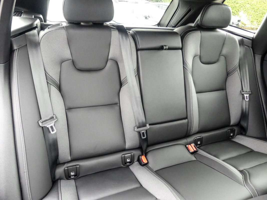 Volvo XC60 Recharge T6 AWD - SUV/Off-road - Schwarz - Neuwagen - Bild 4