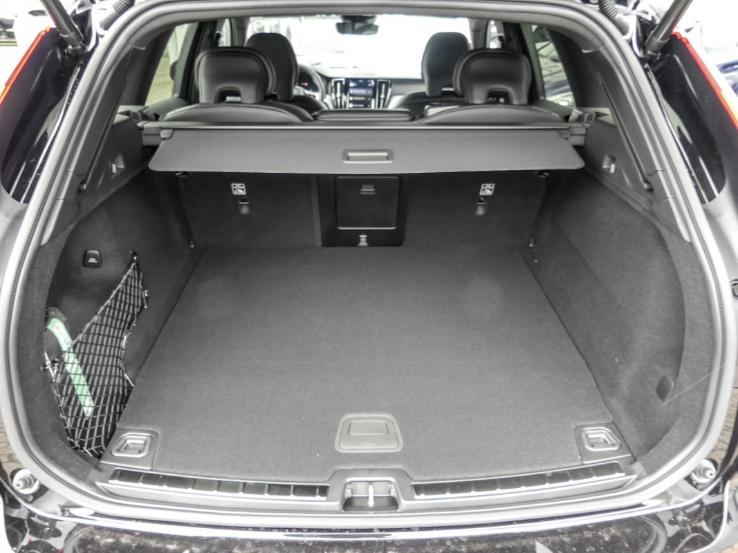 Volvo XC60 Recharge T6 AWD - SUV/Off-road - Schwarz - Neuwagen - Bild 10