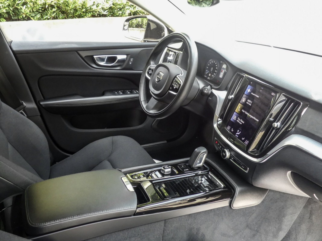 Volvo V60 T6 AWD Recharge - Kombi - Weiss - Gebrauchtwagen - Bild 3
