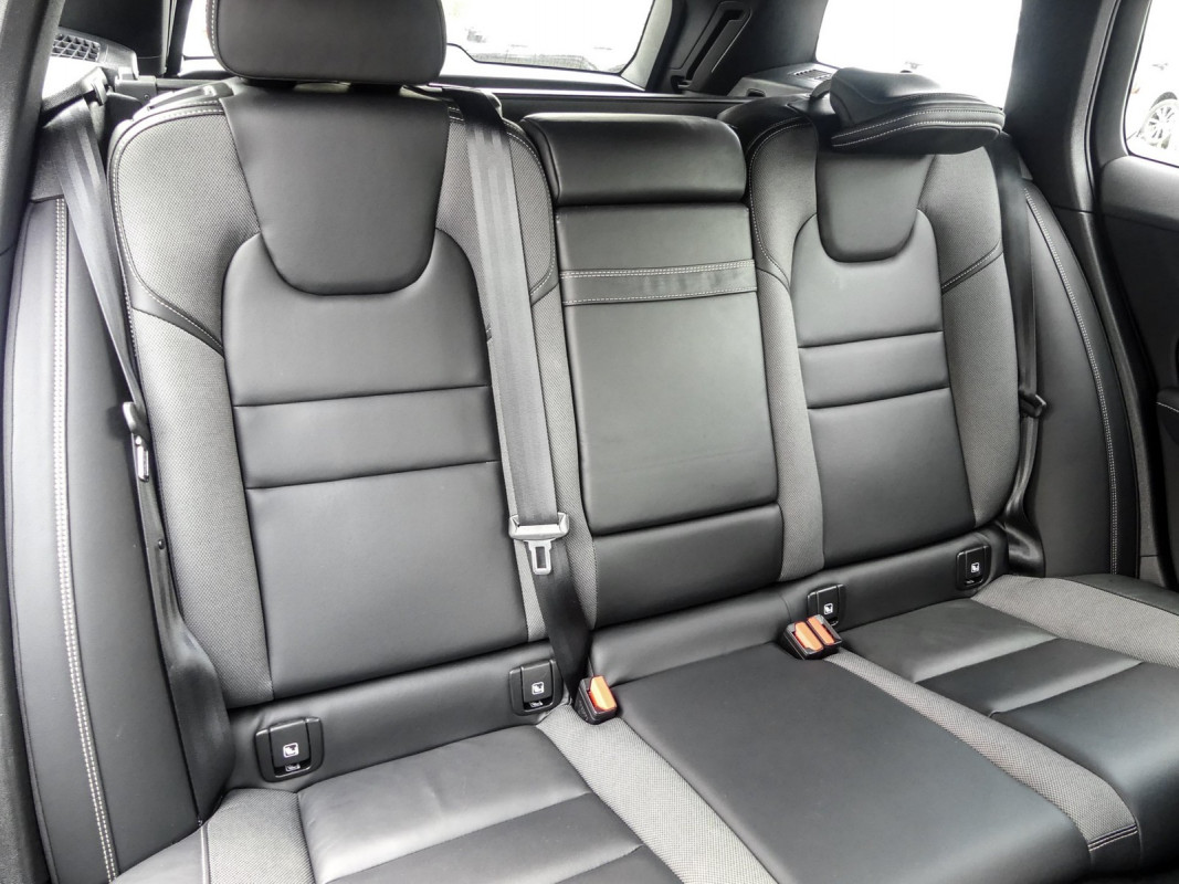 Volvo V60 T6 AWD Recharge - Kombi - Weiss - Gebrauchtwagen - Bild 5