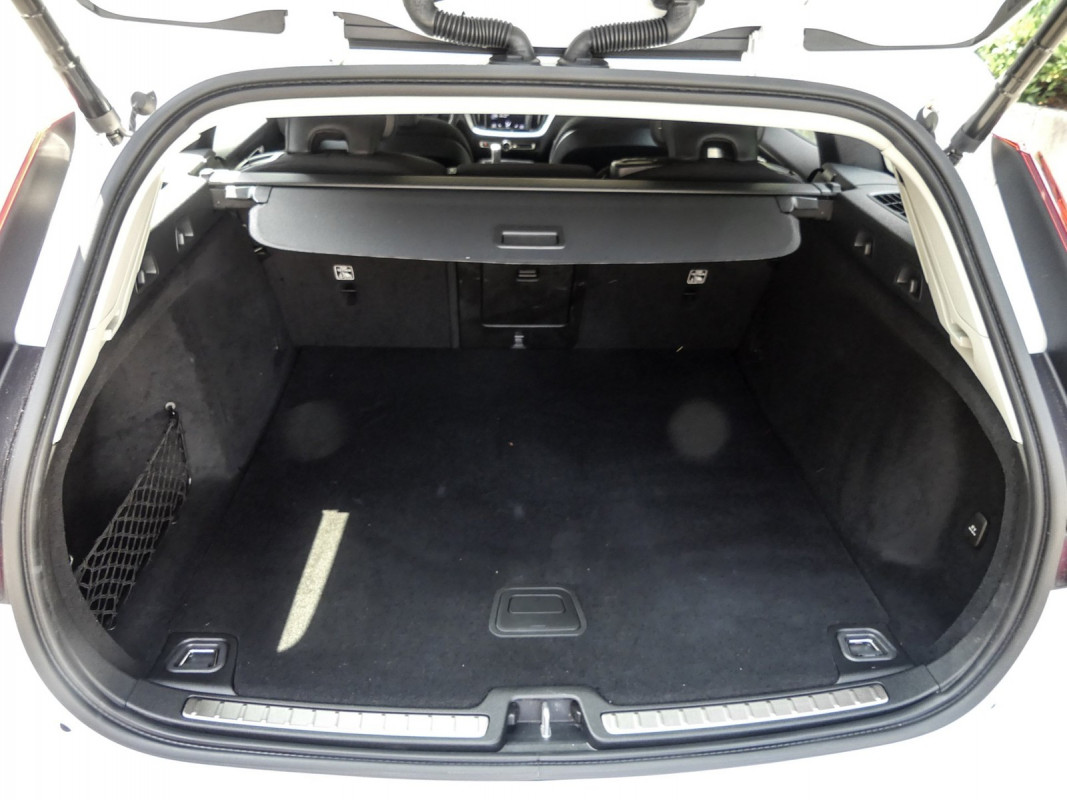 Volvo V60 T6 AWD Recharge - Kombi - Weiss - Gebrauchtwagen - Bild 12