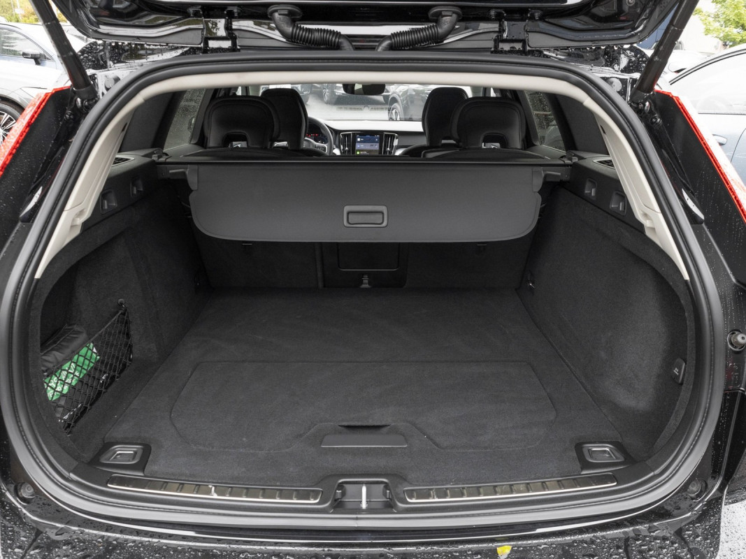 Volvo V60 B4 (B) DKG - Kombi - Schwarz - Gebrauchtwagen - Bild 10