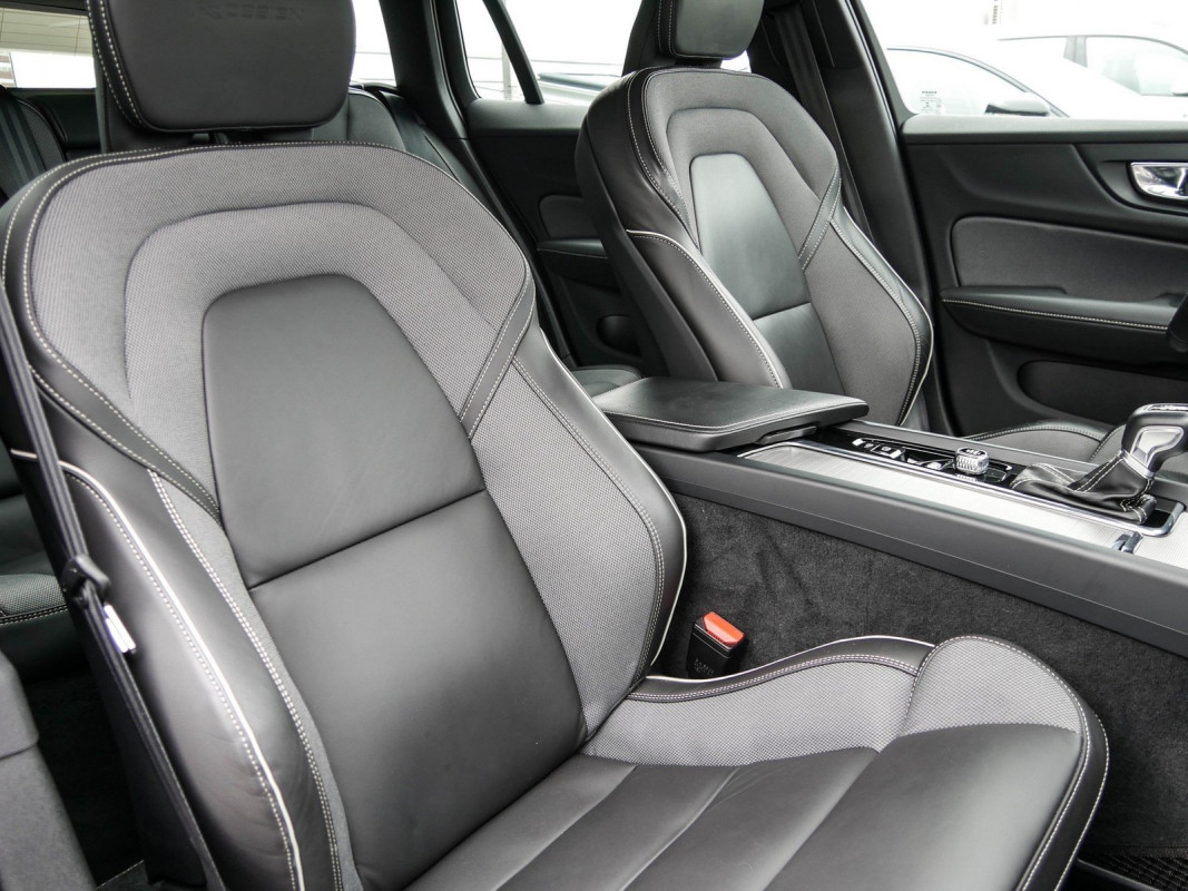 Volvo V60 T6 - Kombi - Schwarz - Gebrauchtwagen - Bild 7