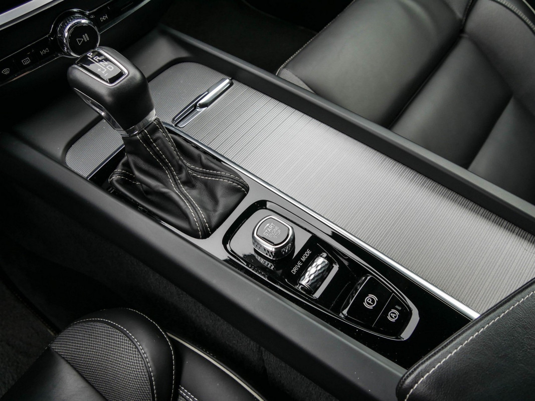 Volvo V60 T6 - Kombi - Schwarz - Gebrauchtwagen - Bild 11