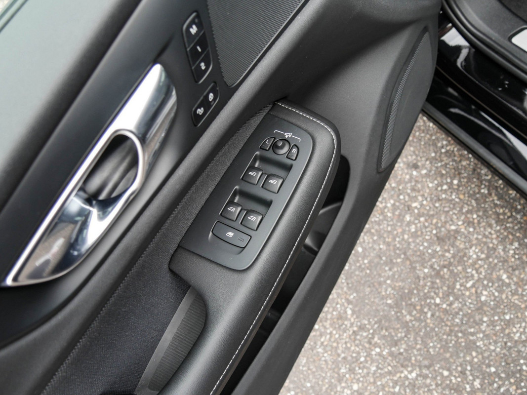 Volvo V60 T6 - Kombi - Schwarz - Gebrauchtwagen - Bild 14