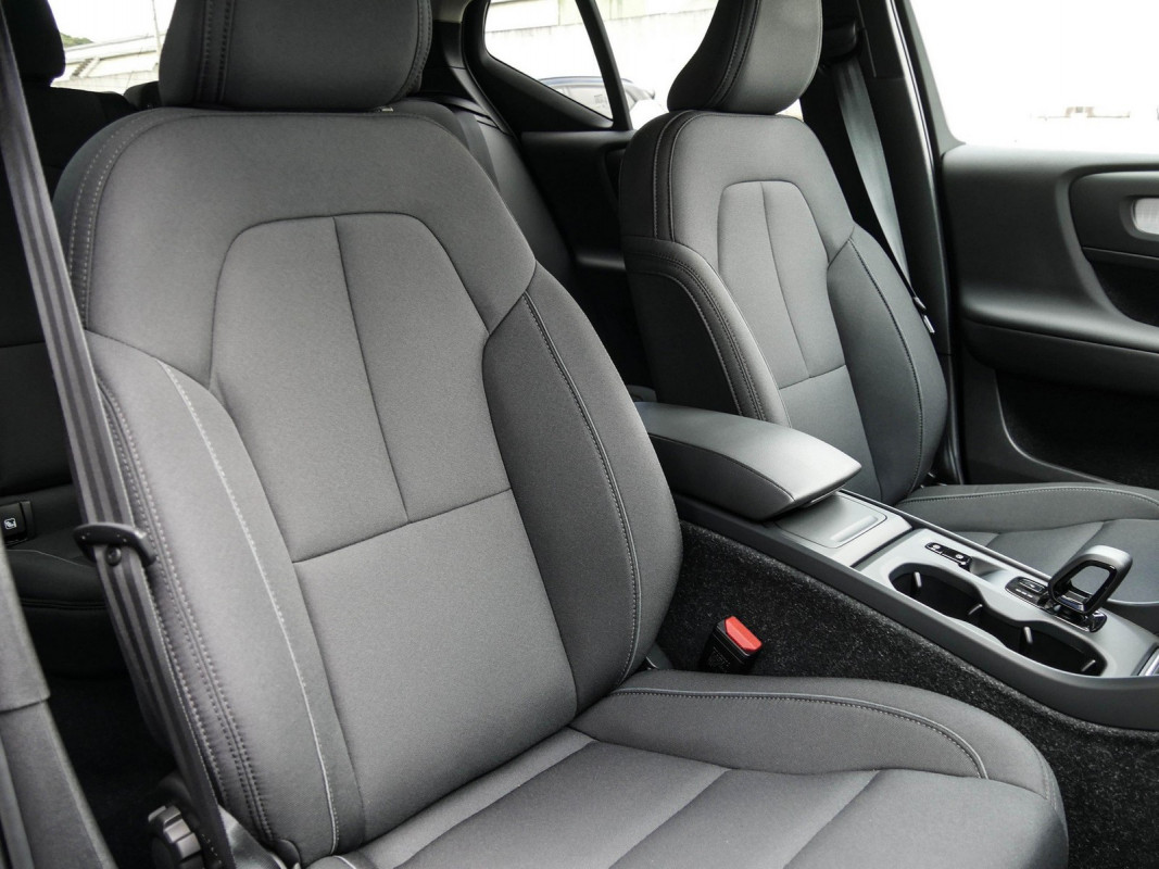 Volvo XC40 T3 - SUV/Off-road - Schwarz - Gebrauchtwagen - Bild 7