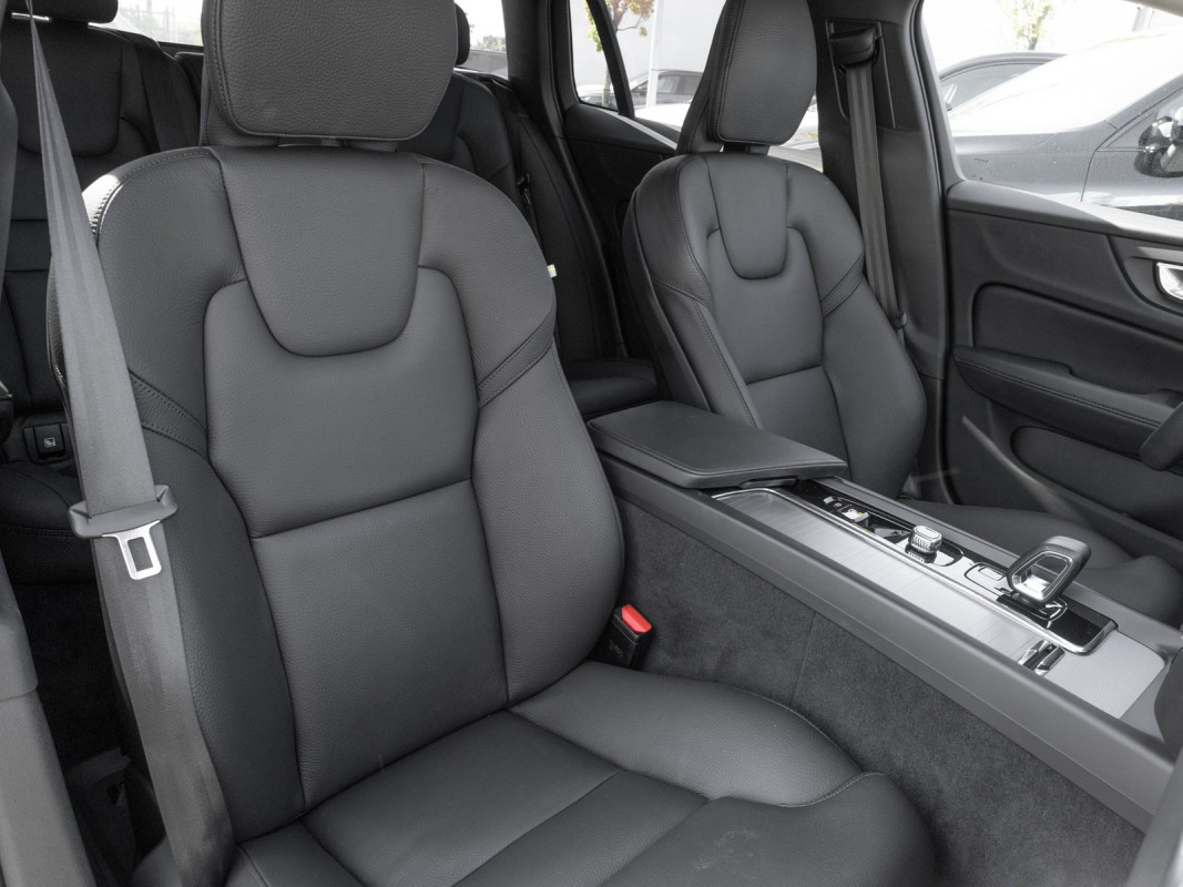 Volvo V60 B4 (B) DKG - Kombi - Schwarz - Gebrauchtwagen - Bild 6