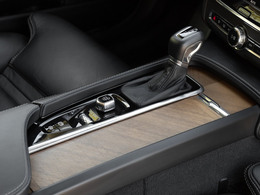 Volvo V90 D4 - Kombi - Schwarz - Gebrauchtwagen - Bild 7