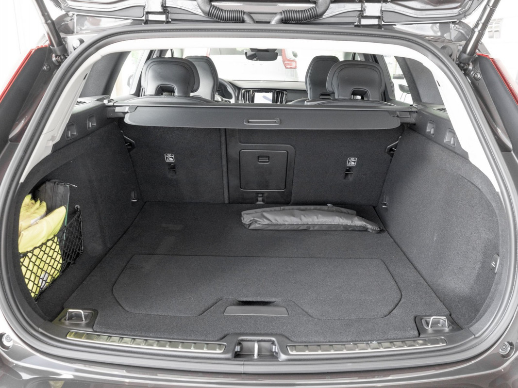 Volvo V60 B4 Diesel - Kombi - Grau - Tageszulassung - Bild 9