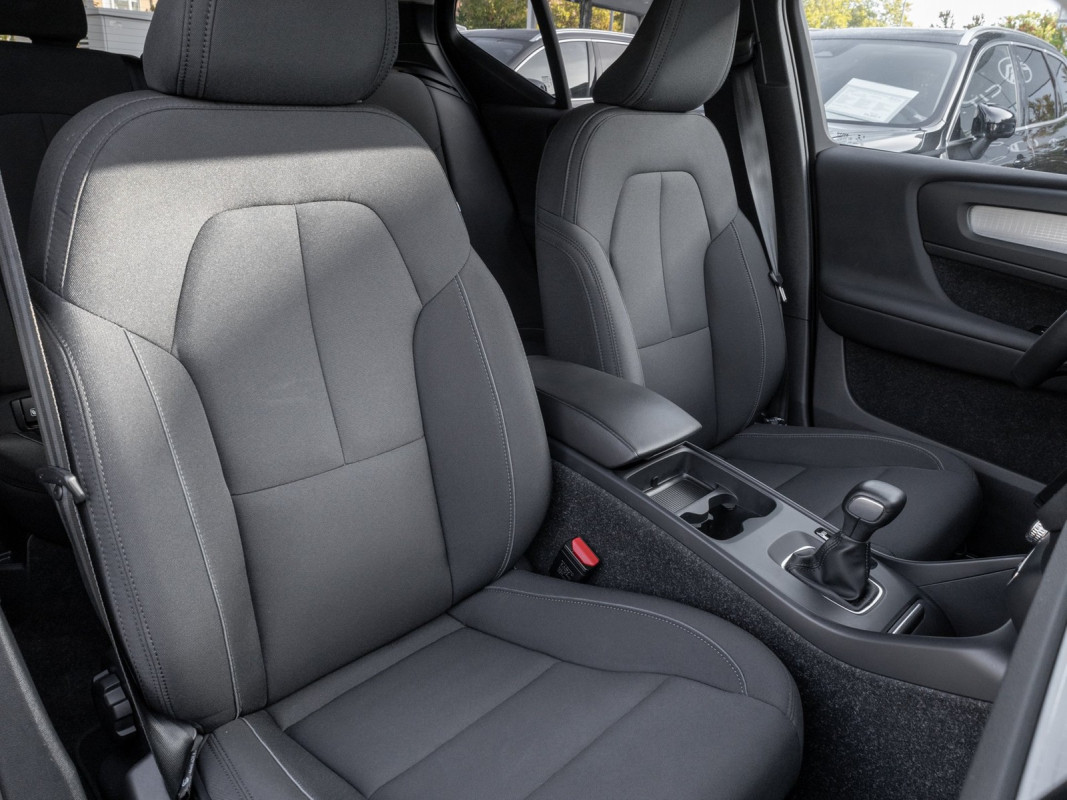 Volvo XC40 T2 - SUV/Off-road - Schwarz - Gebrauchtwagen - Bild 7