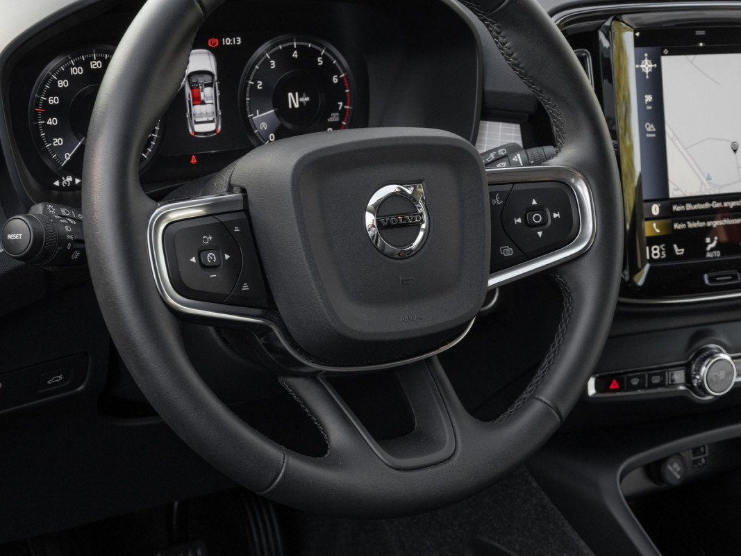 Volvo XC40 T2 - SUV/Off-road - Schwarz - Gebrauchtwagen - Bild 11