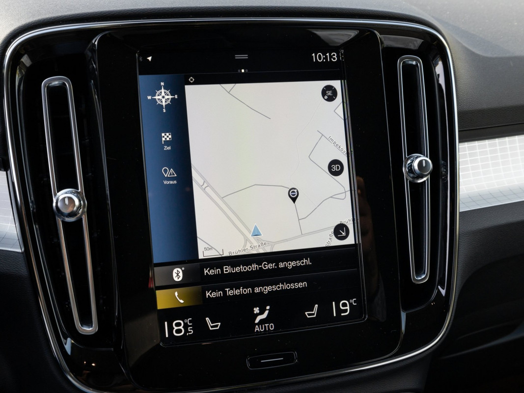 Volvo XC40 T2 - SUV/Off-road - Schwarz - Gebrauchtwagen - Bild 13