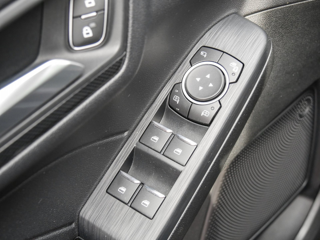 Ford Kuga Plus-In-Hybrid - SUV/Off-road - Schwarz - Gebrauchtwagen - Bild 12