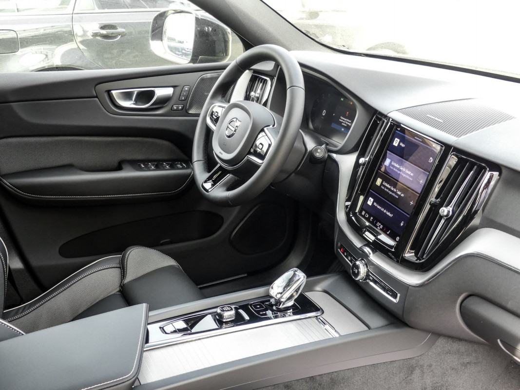 Volvo XC60 B4 D Plus Dark - SUV/Off-road - Grau - Neuwagen - Bild 3