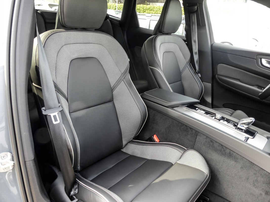Volvo XC60 B4 D Plus Dark - SUV/Off-road - Grau - Neuwagen - Bild 6