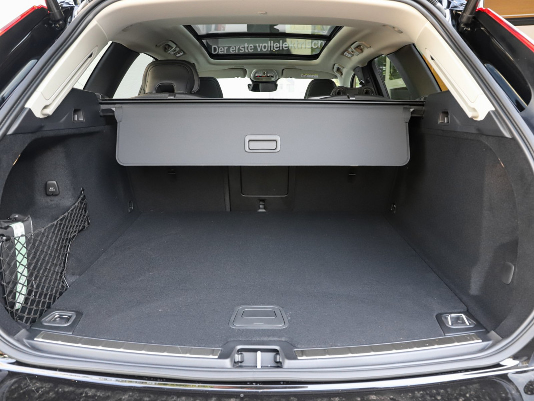 Volvo XC60 B4 (D) - SUV/Off-road - Schwarz - Gebrauchtwagen - Bild 10