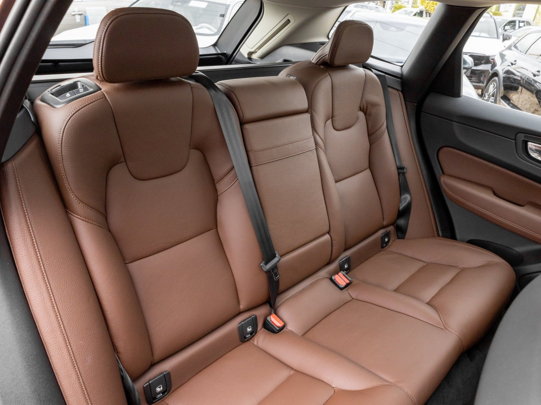 Volvo XC60 D4 - SUV/Off-road - Braun - Gebrauchtwagen - Bild 5