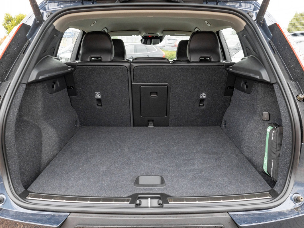 Volvo XC40 B4 - SUV/Off-road - Blau - Gebrauchtwagen - Bild 11