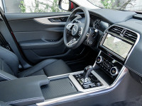 Jaguar XE - Limousine - Rot - Neuwagen - Bild 3