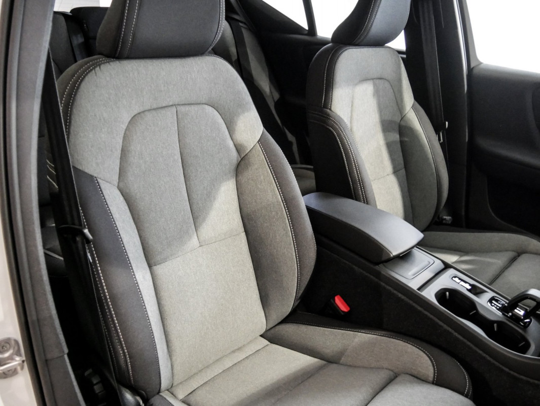Volvo XC40 T2 ***Rückfahrkamera*** - SUV/Off-road - Weiss - Neuwagen - Bild 6