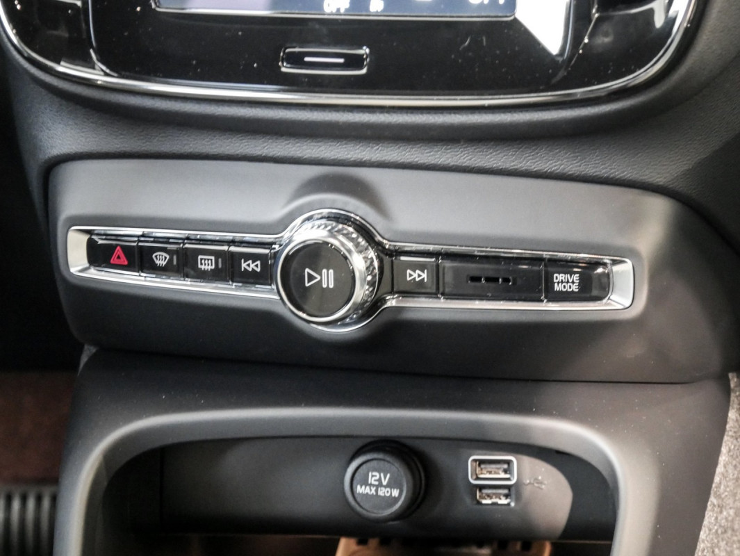 Volvo XC40 T2 ***Rückfahrkamera*** - SUV/Off-road - Weiss - Neuwagen - Bild 8