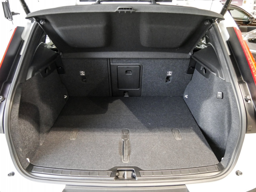 Volvo XC40 T2 ***Rückfahrkamera*** - SUV/Off-road - Weiss - Neuwagen - Bild 10