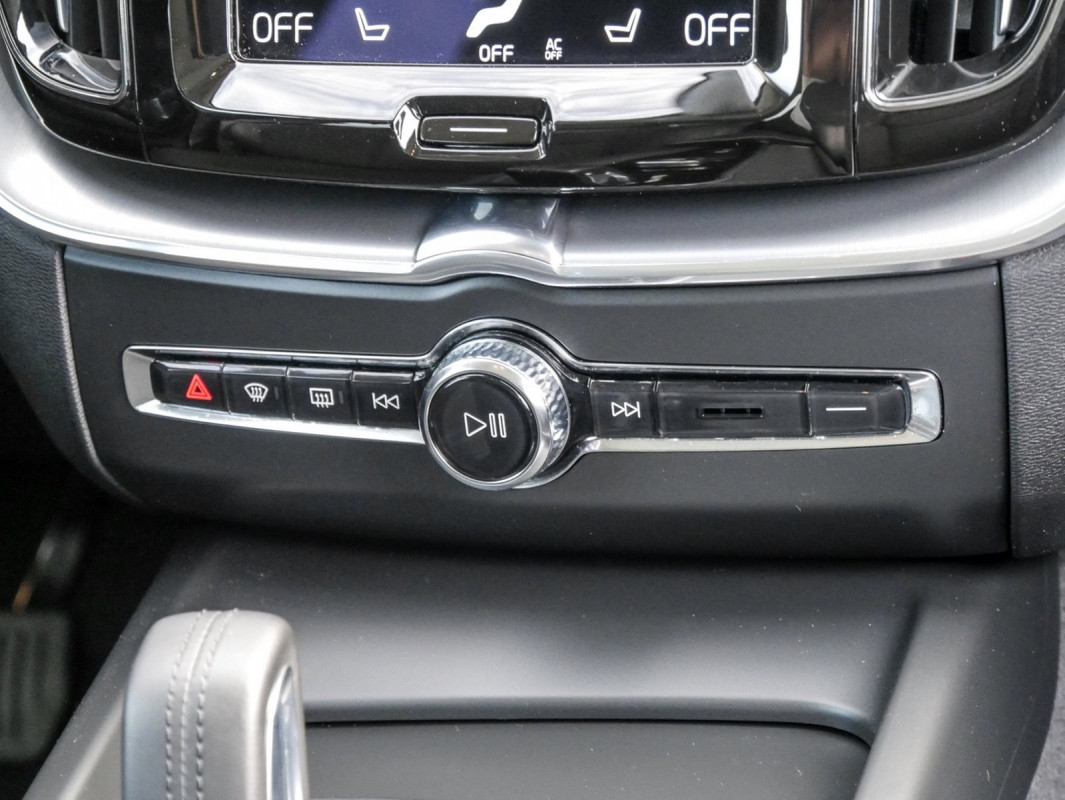 Volvo XC60 T6 Recharge Plug-In Hybrid - SUV/Off-road - Schwarz - Gebrauchtwagen - Bild 11