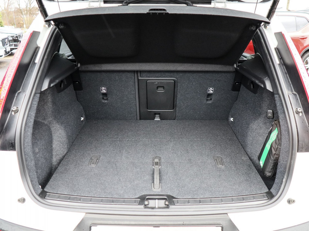 Volvo XC40 B4 (B) - SUV/Off-road - Weiss - Gebrauchtwagen - Bild 12