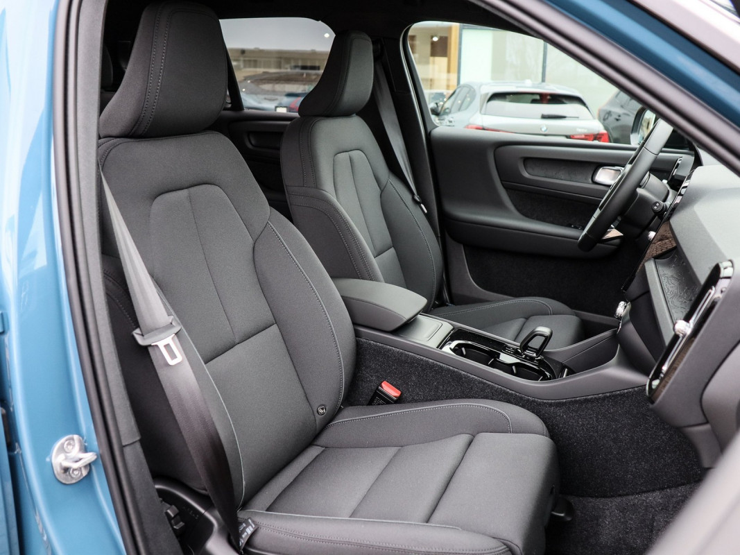 Volvo XC40 Recharge Pure Electric 2WD - SUV/Off-road - Blau - Gebrauchtwagen - Bild 7