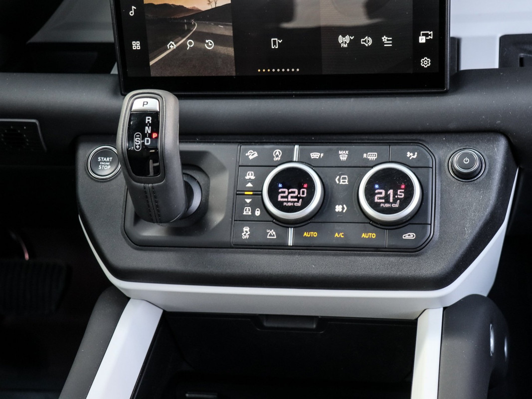 Land Rover Defender - SUV/Off-road - Schwarz - Gebrauchtwagen - Bild 9