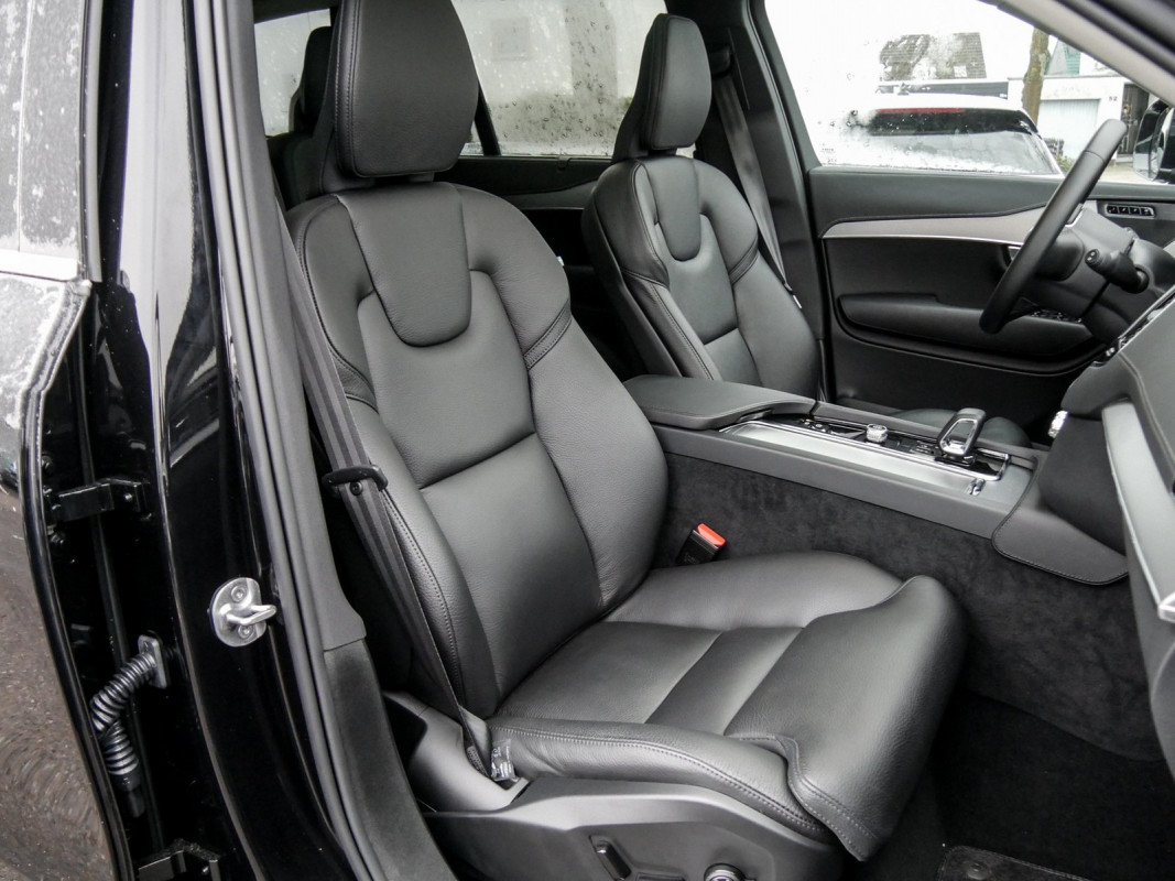Volvo XC90 B5 D AWD - SUV/Off-road - Schwarz - Gebrauchtwagen - Bild 7