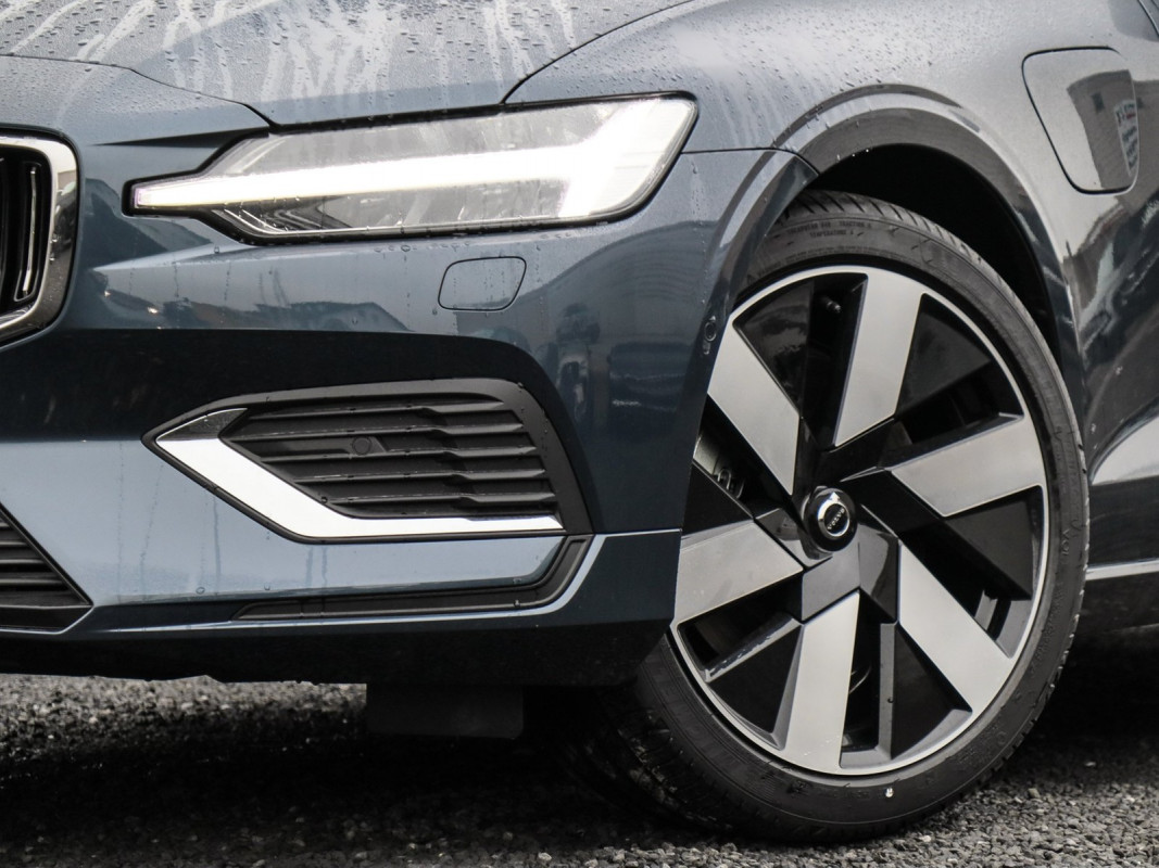 Volvo V60 Recharge Plug-In Hybrid AWD - Kombi - Blau - Neuwagen - Bild 5