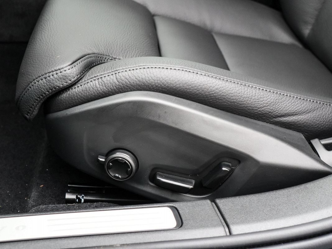 Volvo V60 Recharge Plug-In Hybrid AWD - Kombi - Blau - Neuwagen - Bild 12